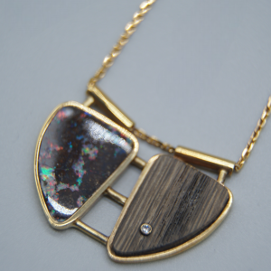 Boulderopal mit Ebenholz